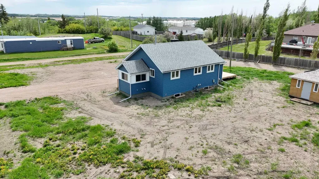 203 3 Street Mclaughlin AB T0B2Y0