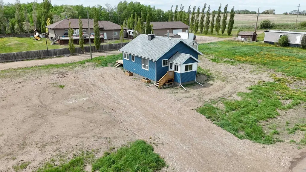 203 3 Street Mclaughlin AB T0B2Y0