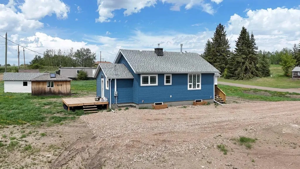 203 3 Street Mclaughlin AB T0B2Y0
