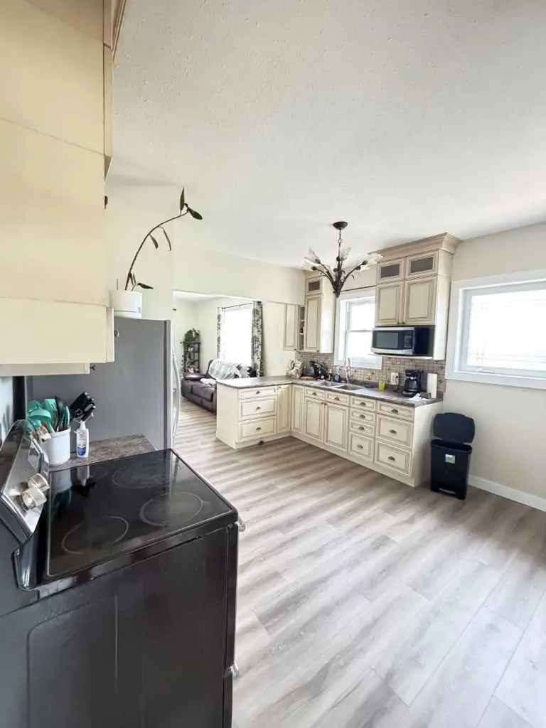 203 3 Street Mclaughlin AB T0B2Y0