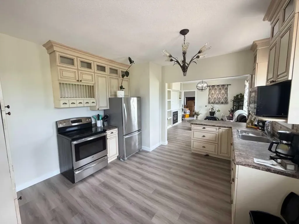 203 3 Street Mclaughlin AB T0B2Y0