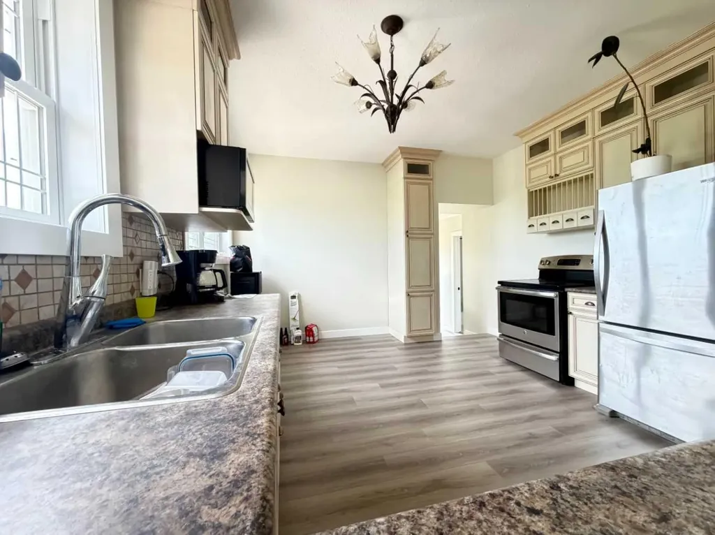 203 3 Street Mclaughlin AB T0B2Y0