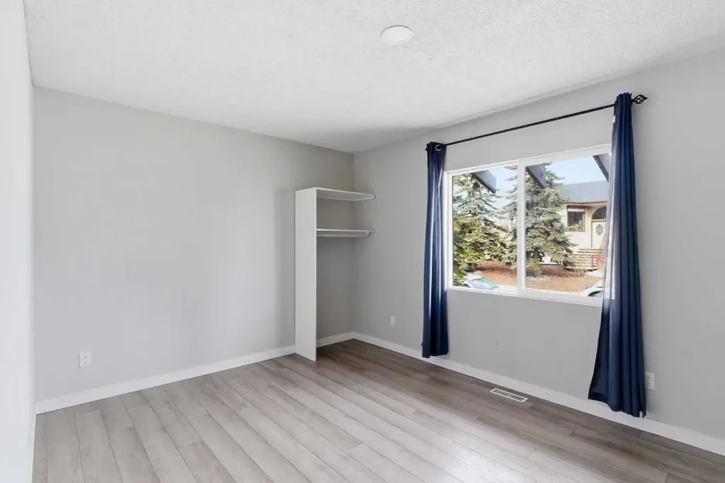 3811 14 Avenue NE Calgary AB T2A4A5