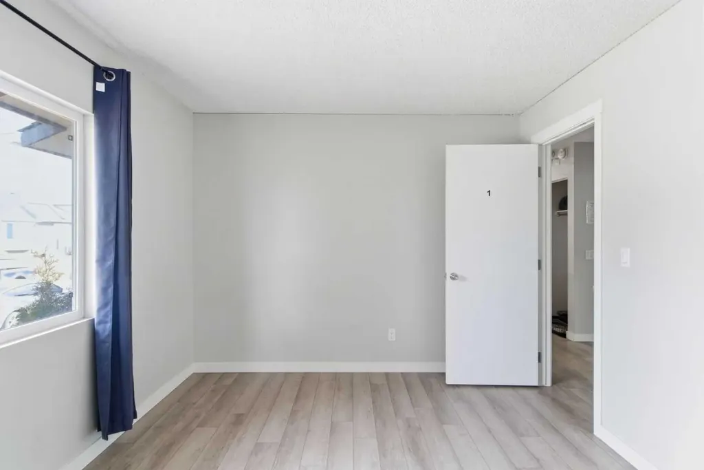 3811 14 Avenue NE Calgary AB T2A4A5