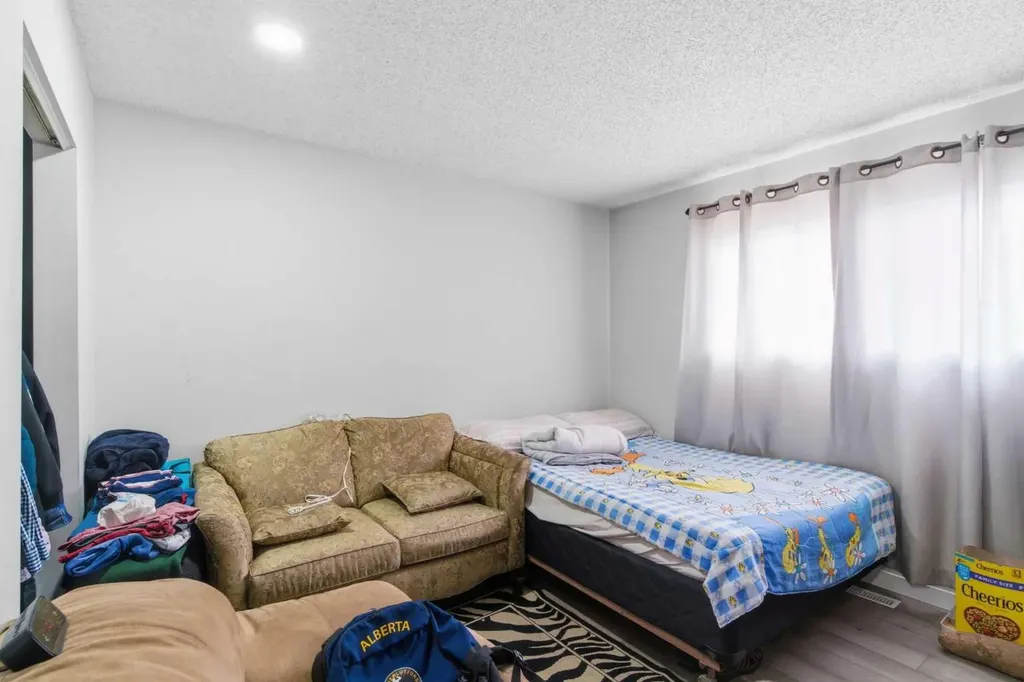 3811 14 Avenue NE Calgary AB T2A4A5
