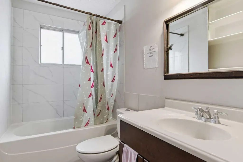 3811 14 Avenue NE Calgary AB T2A4A5