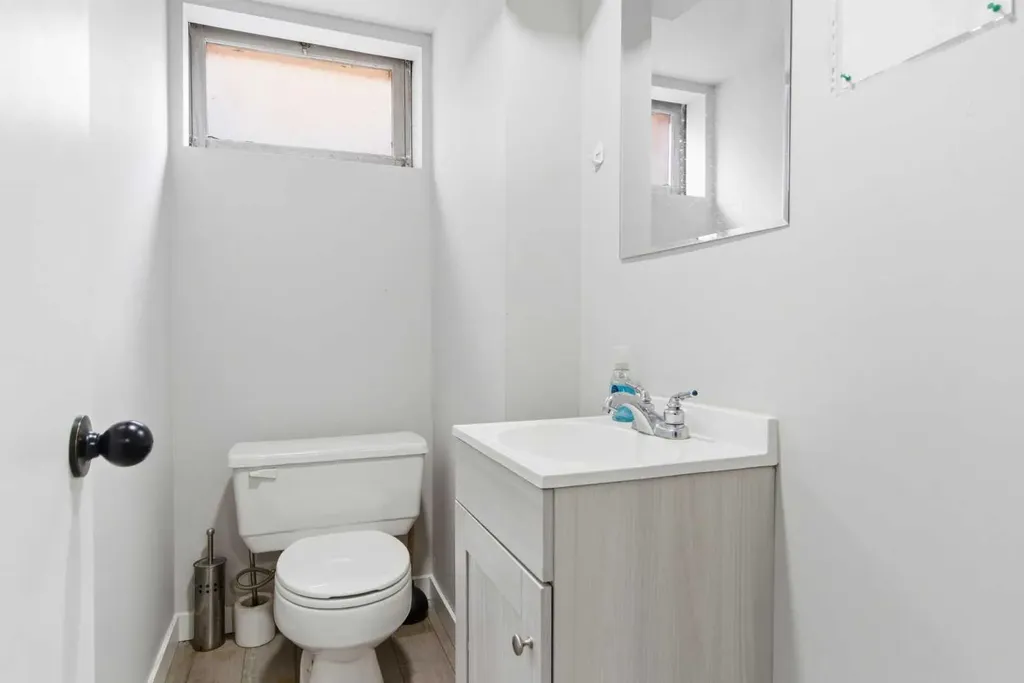 3811 14 Avenue NE Calgary AB T2A4A5