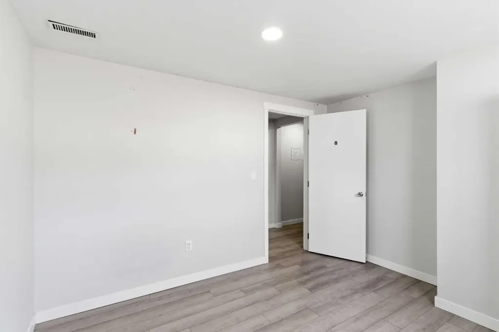 3811 14 Avenue NE Calgary AB T2A4A5