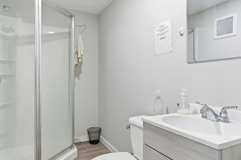 3811 14 Avenue NE Calgary AB T2A4A5