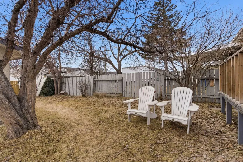 3811 14 Avenue NE Calgary AB T2A4A5