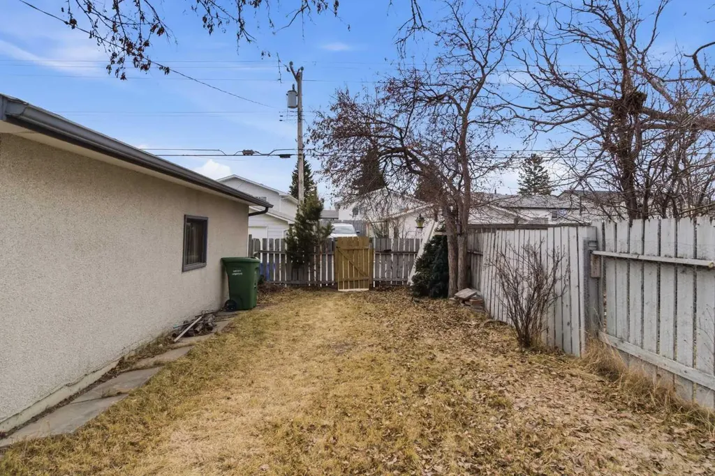 3811 14 Avenue NE Calgary AB T2A4A5