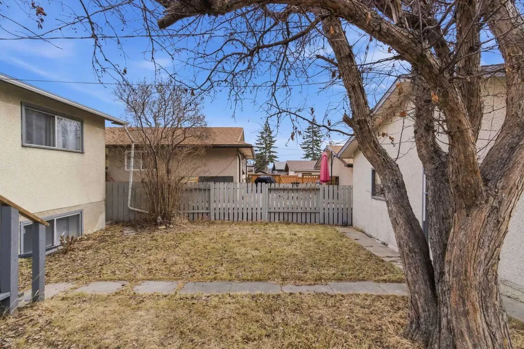 3811 14 Avenue NE Calgary AB T2A4A5