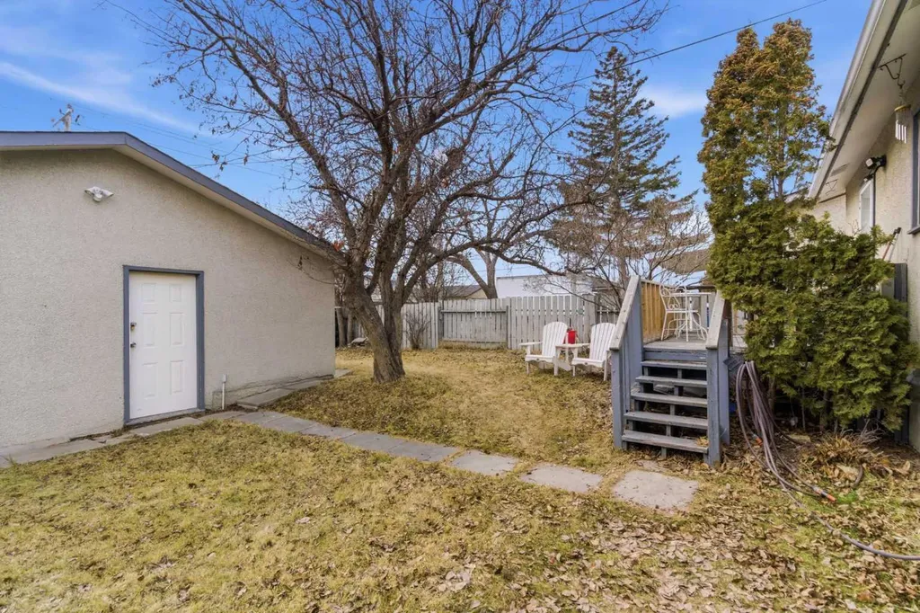 3811 14 Avenue NE Calgary AB T2A4A5
