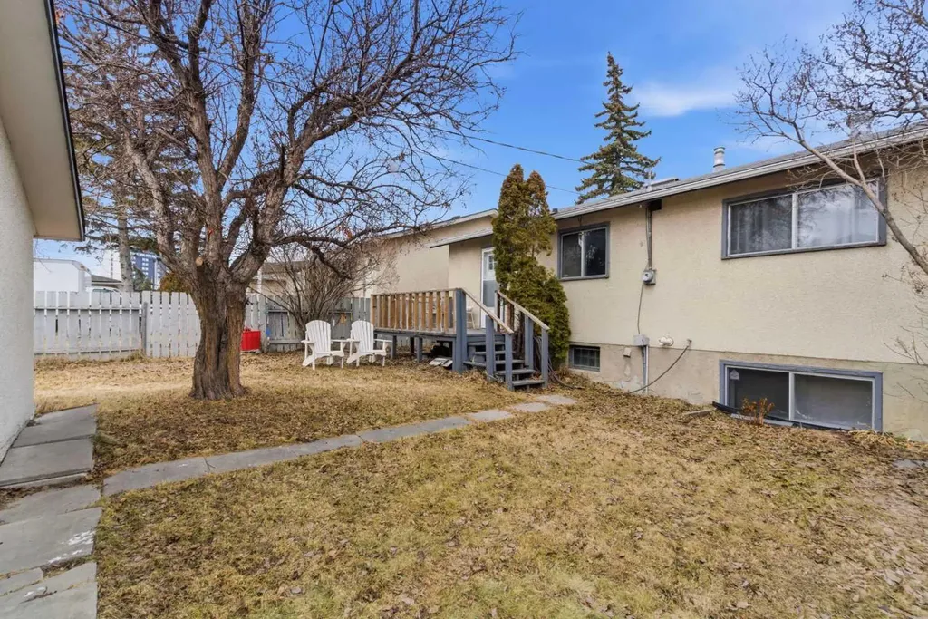 3811 14 Avenue NE Calgary AB T2A4A5