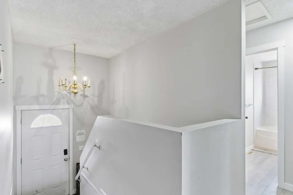 3811 14 Avenue NE Calgary AB T2A4A5