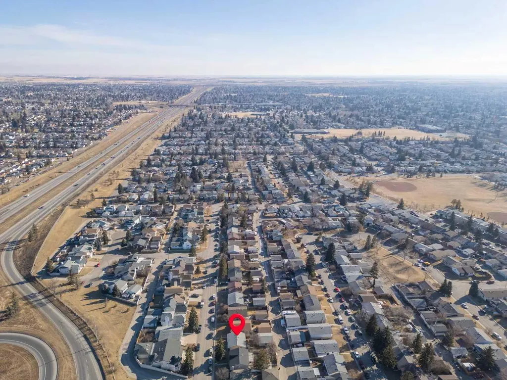 3811 14 Avenue NE Calgary AB T2A4A5