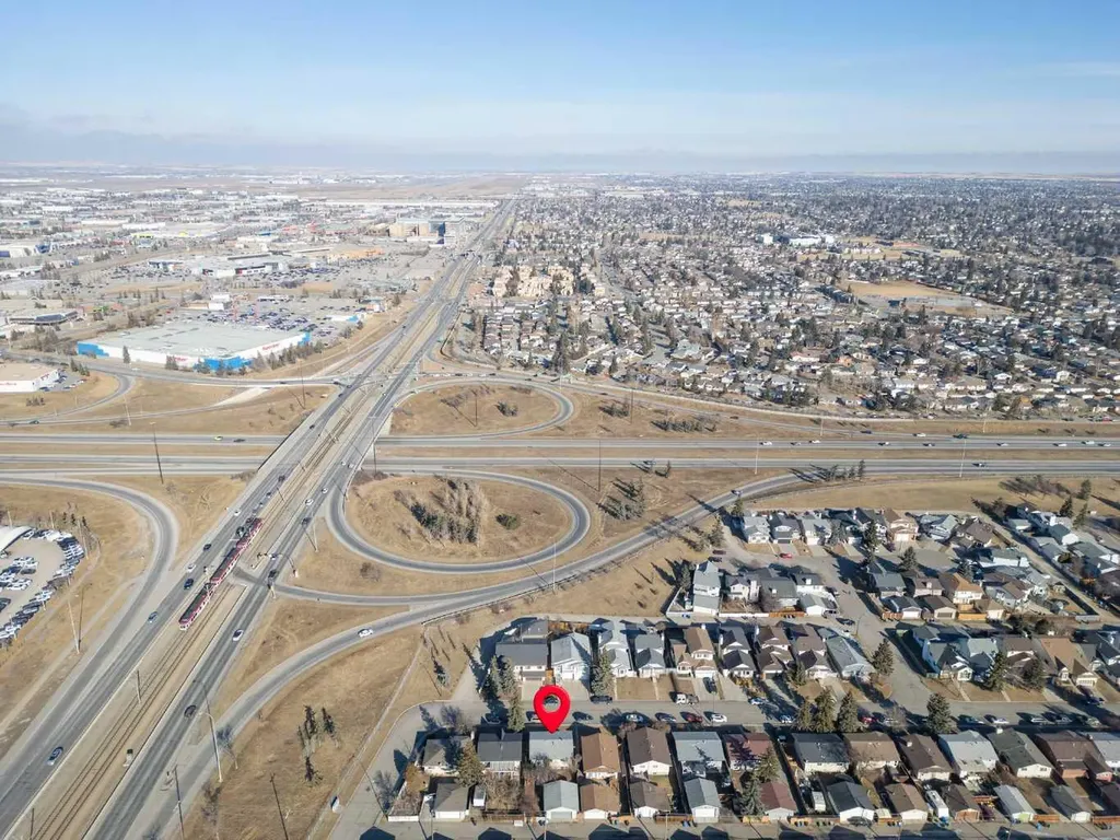 3811 14 Avenue NE Calgary AB T2A4A5