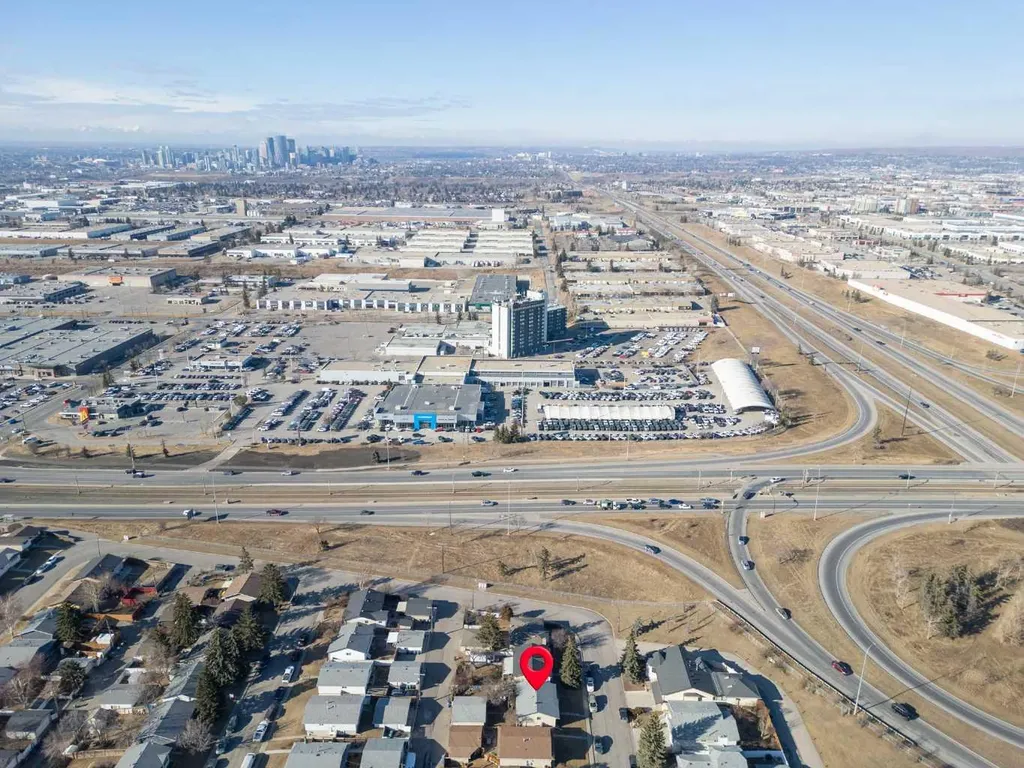 3811 14 Avenue NE Calgary AB T2A4A5