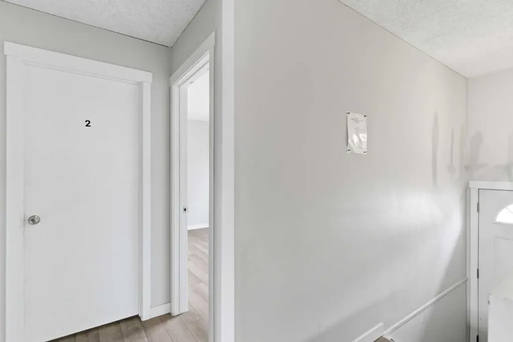3811 14 Avenue NE Calgary AB T2A4A5