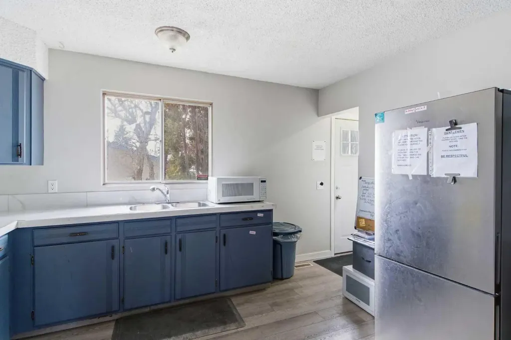 3811 14 Avenue NE Calgary AB T2A4A5