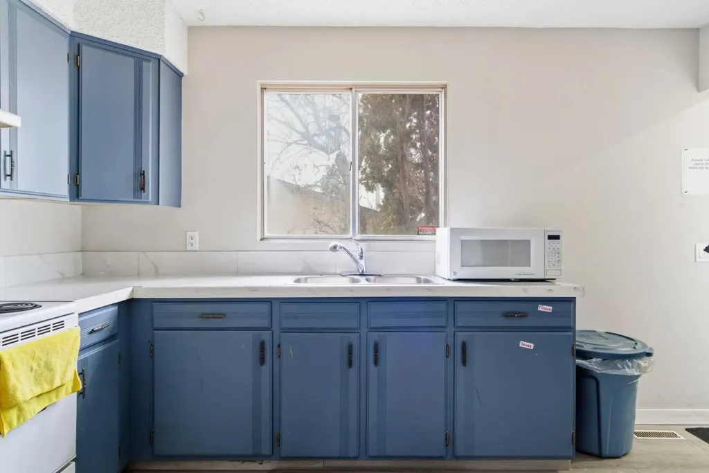 3811 14 Avenue NE Calgary AB T2A4A5