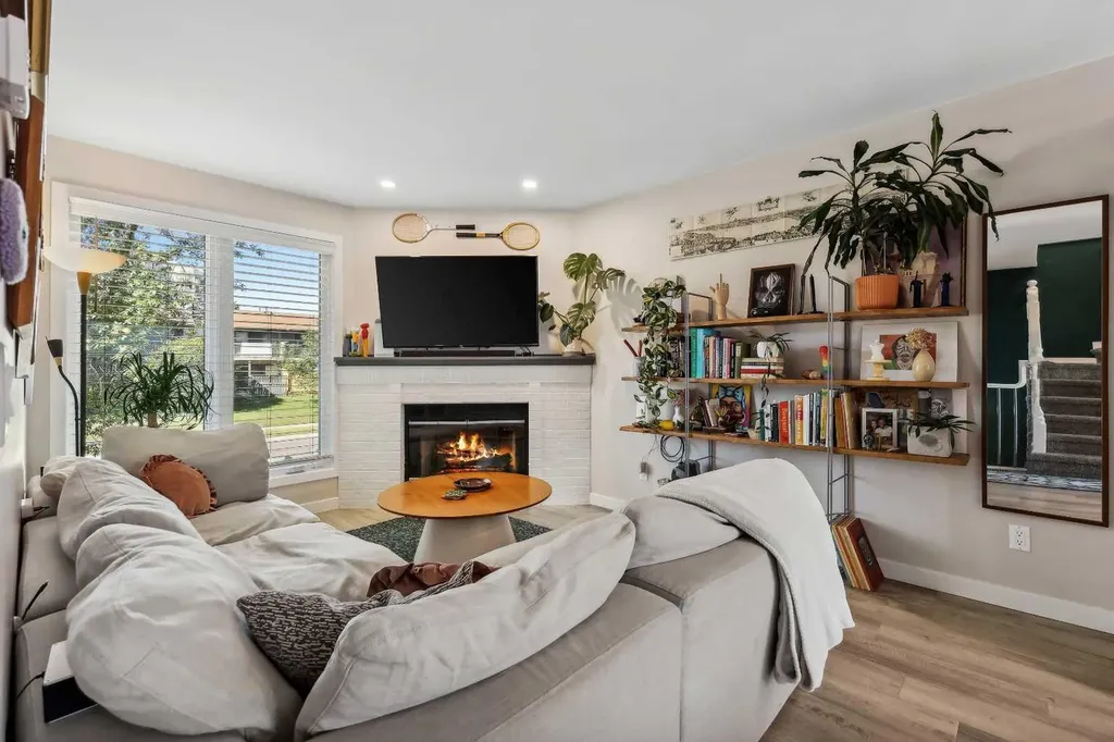 109 Coachway Lane SW Calgary AB T3H 2V9