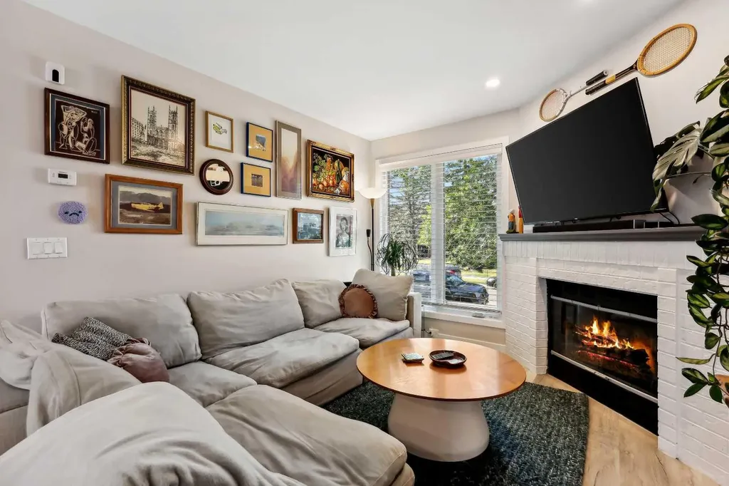 109 Coachway Lane SW Calgary AB T3H 2V9