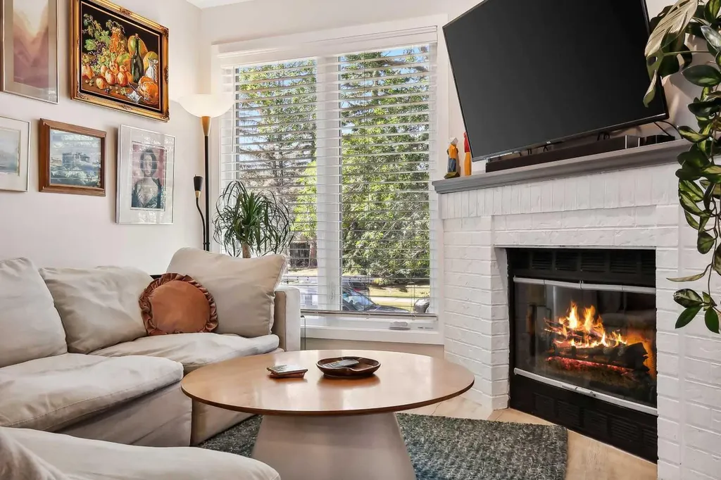 109 Coachway Lane SW Calgary AB T3H 2V9