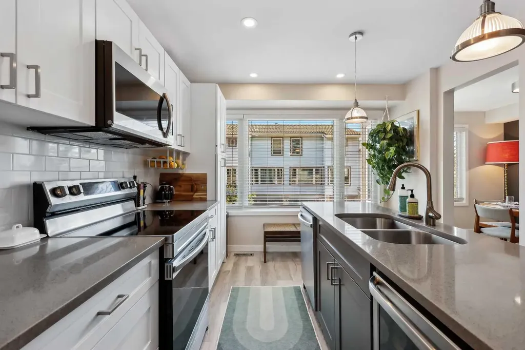 109 Coachway Lane SW Calgary AB T3H 2V9