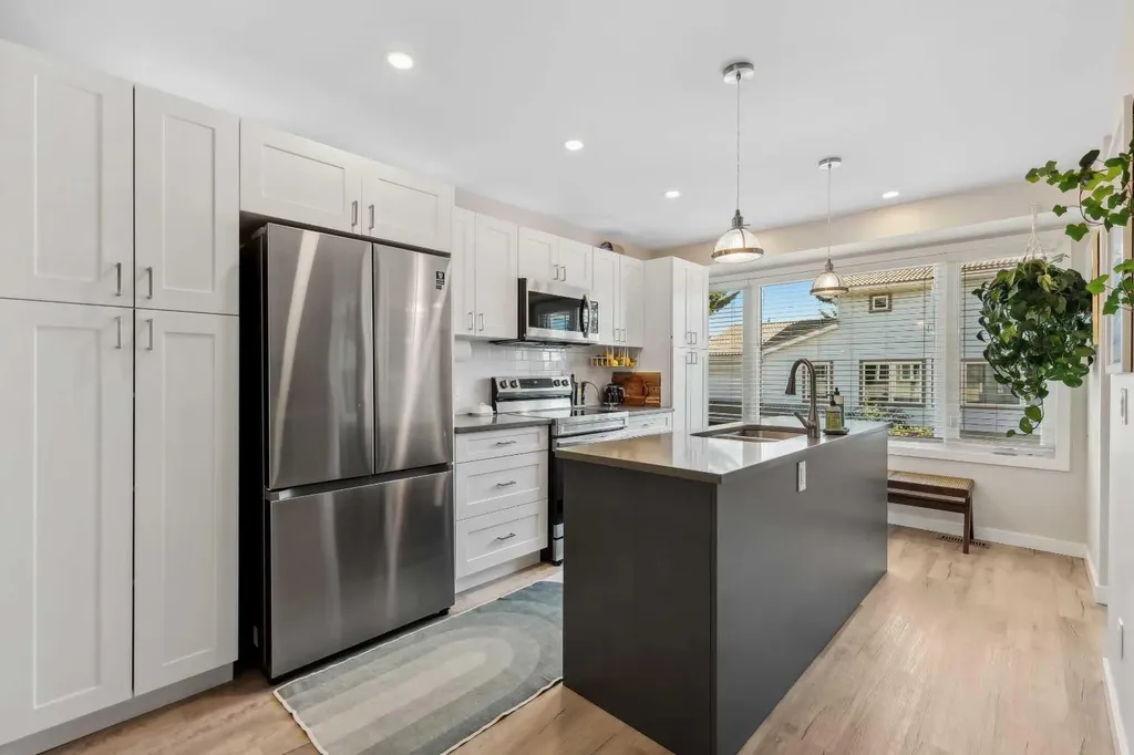 109 Coachway Lane SW Calgary AB T3H 2V9