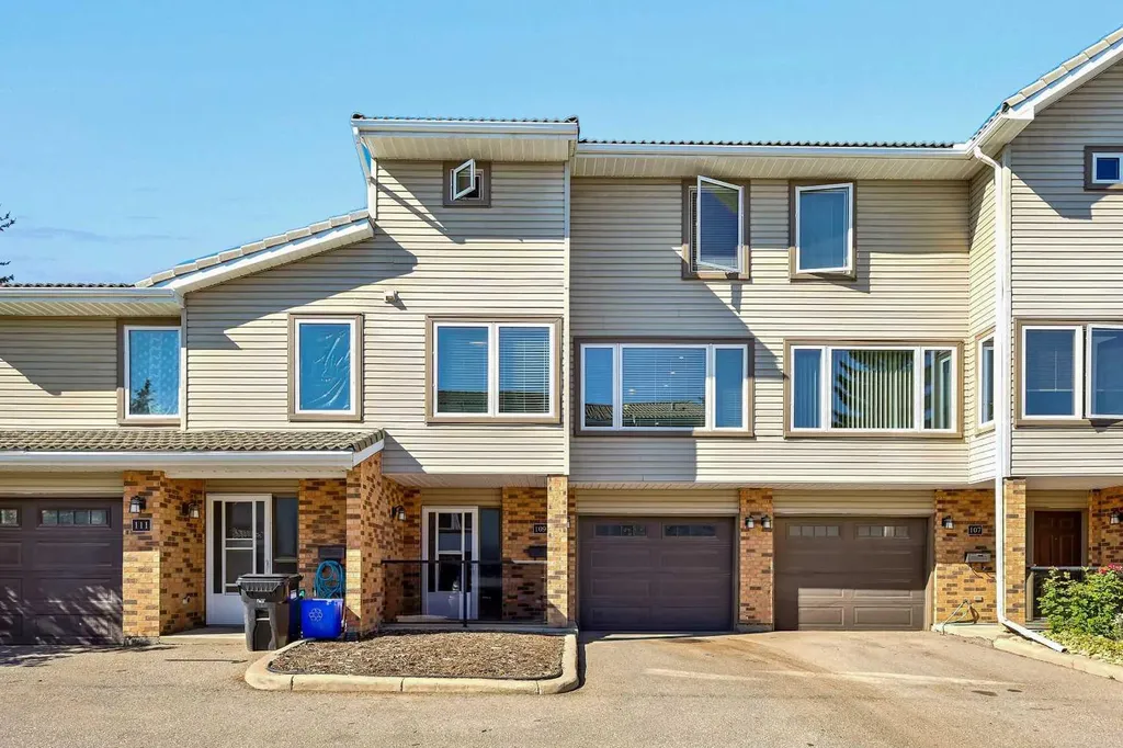 109 Coachway Lane SW Calgary AB T3H 2V9