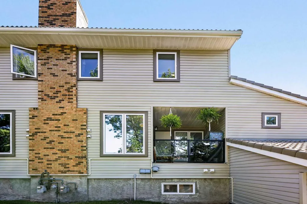 109 Coachway Lane SW Calgary AB T3H 2V9