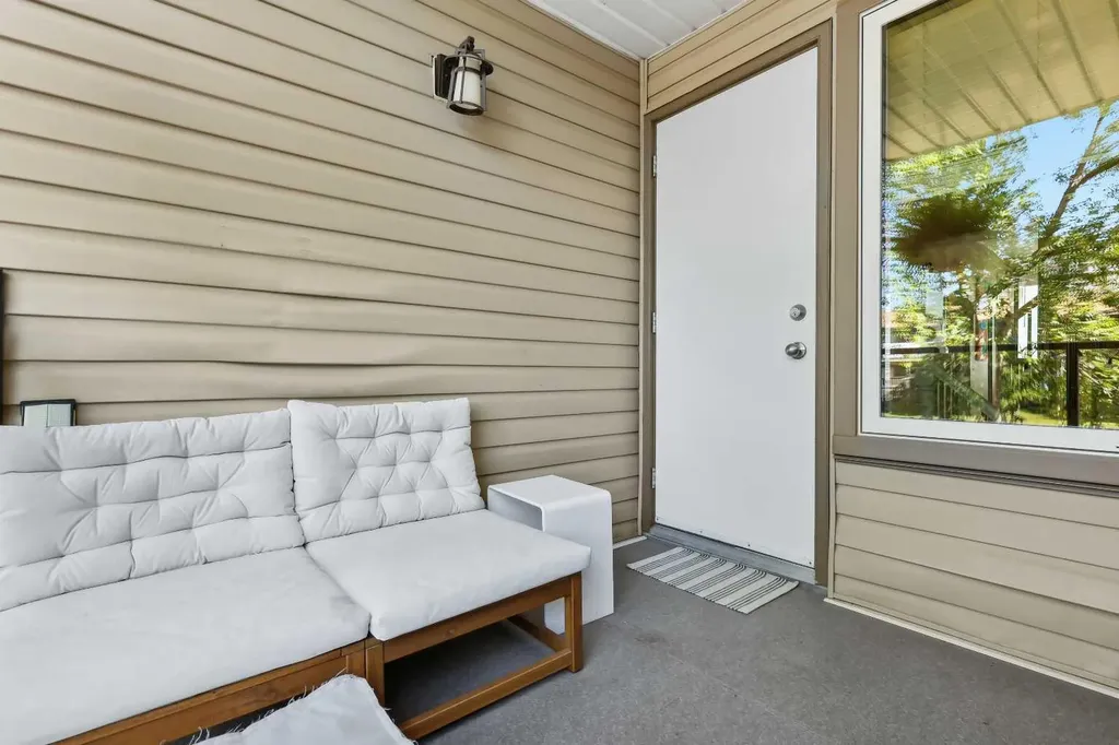 109 Coachway Lane SW Calgary AB T3H 2V9