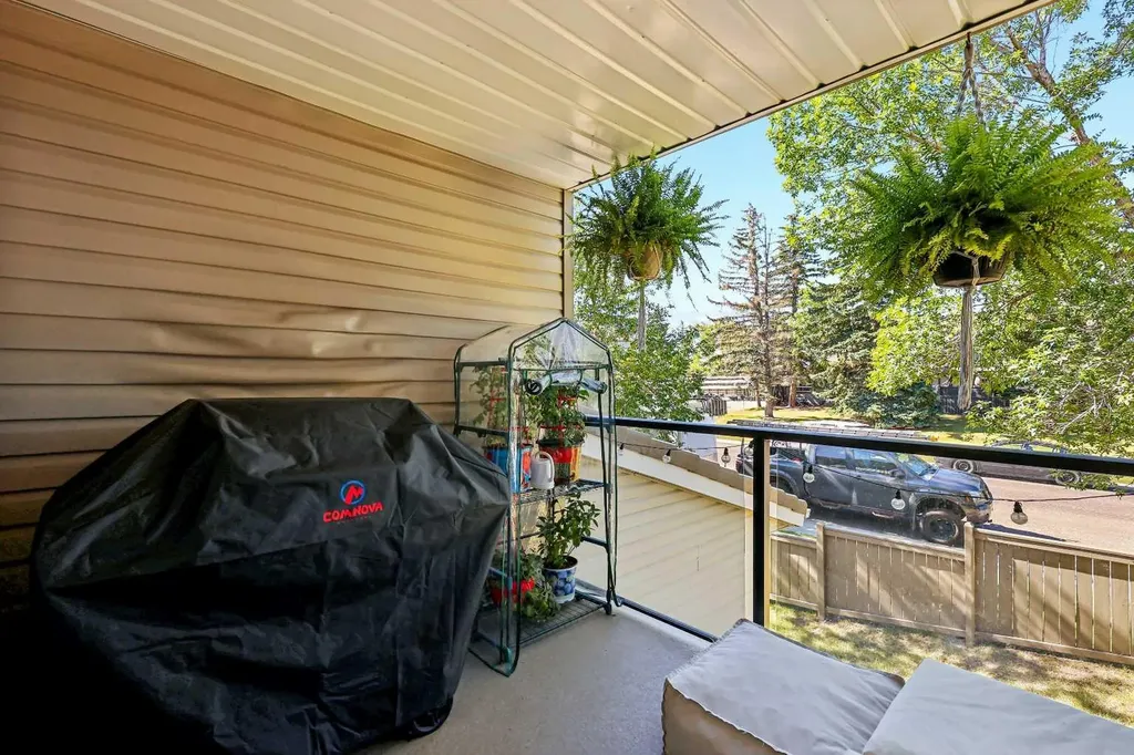 109 Coachway Lane SW Calgary AB T3H 2V9