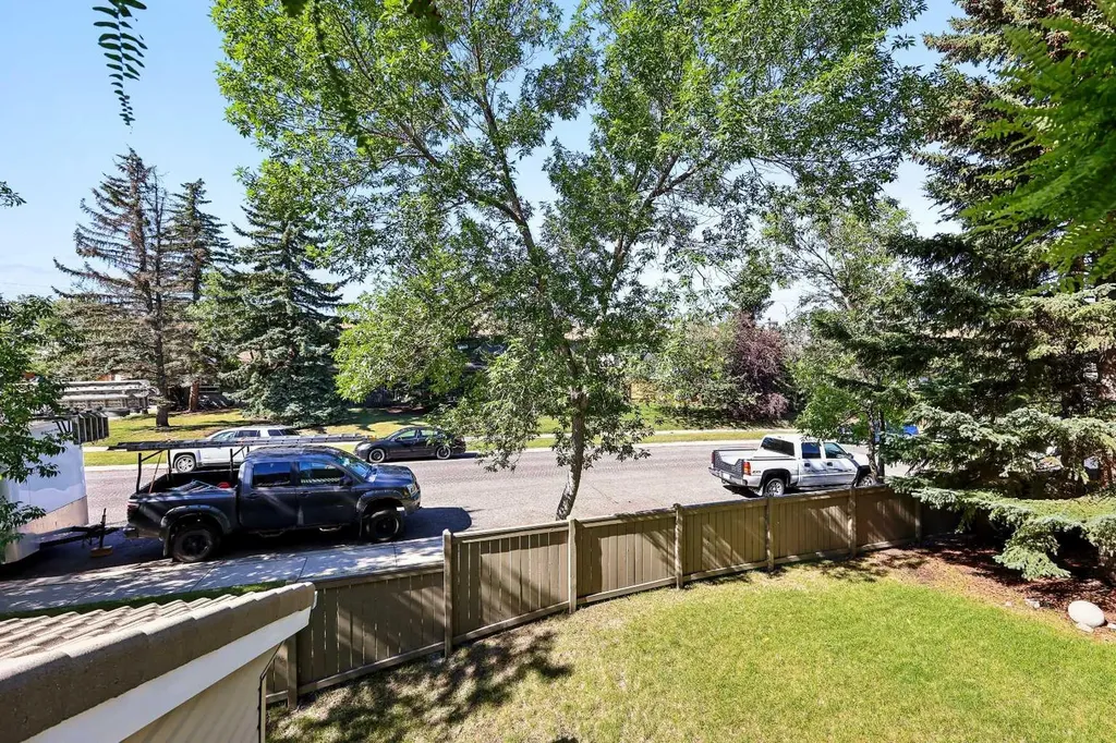 109 Coachway Lane SW Calgary AB T3H 2V9