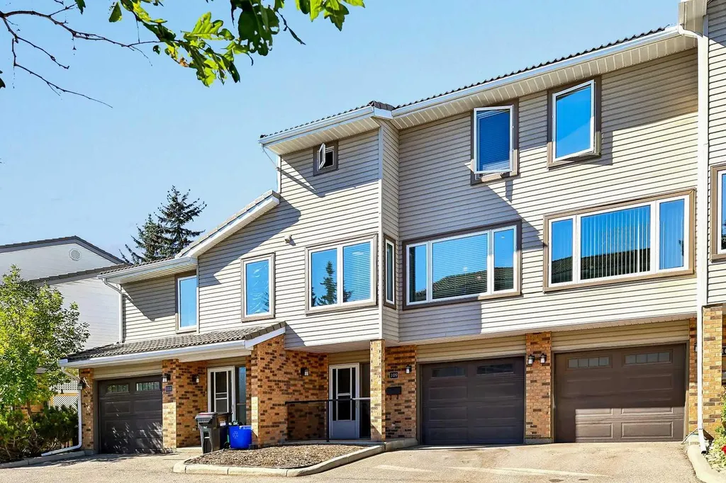 109 Coachway Lane SW Calgary AB T3H 2V9