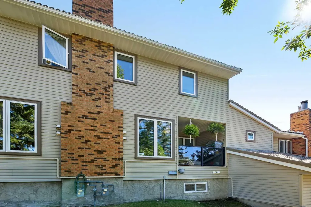 109 Coachway Lane SW Calgary AB T3H 2V9