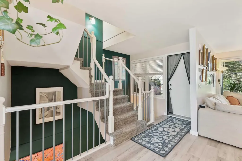 109 Coachway Lane SW Calgary AB T3H 2V9