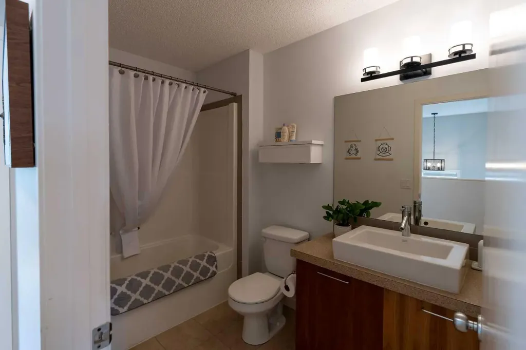 24 Copperpond Road SE Calgary AB T2Z 0L7