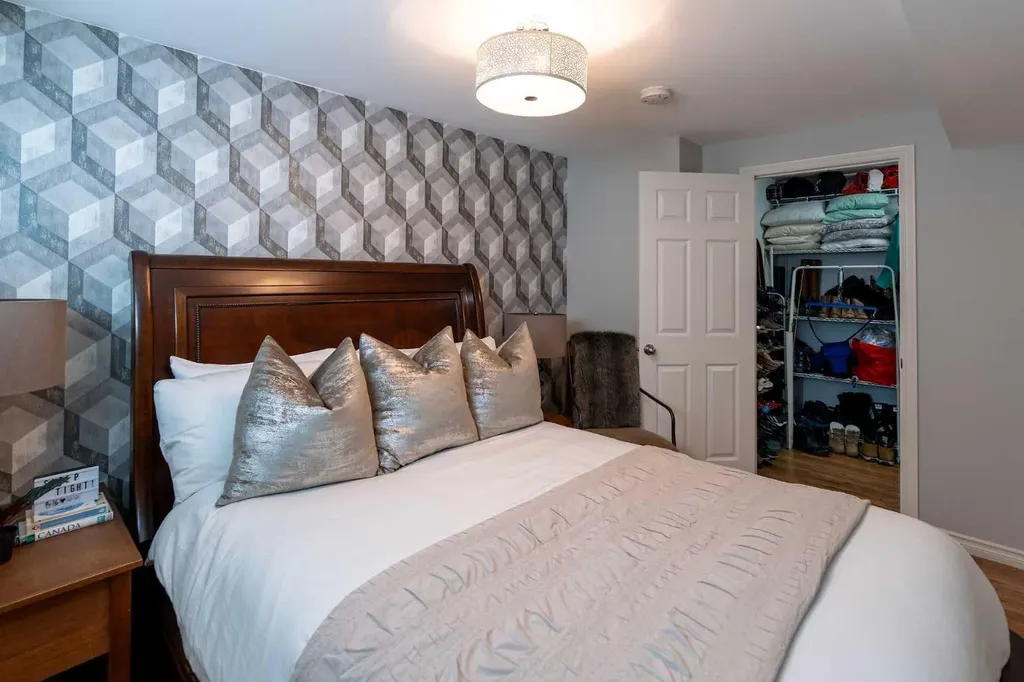 24 Copperpond Road SE Calgary AB T2Z 0L7