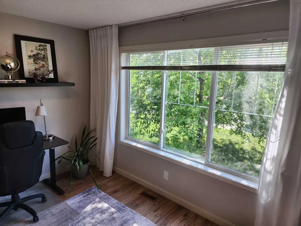 24 Copperpond Road SE Calgary AB T2Z 0L7