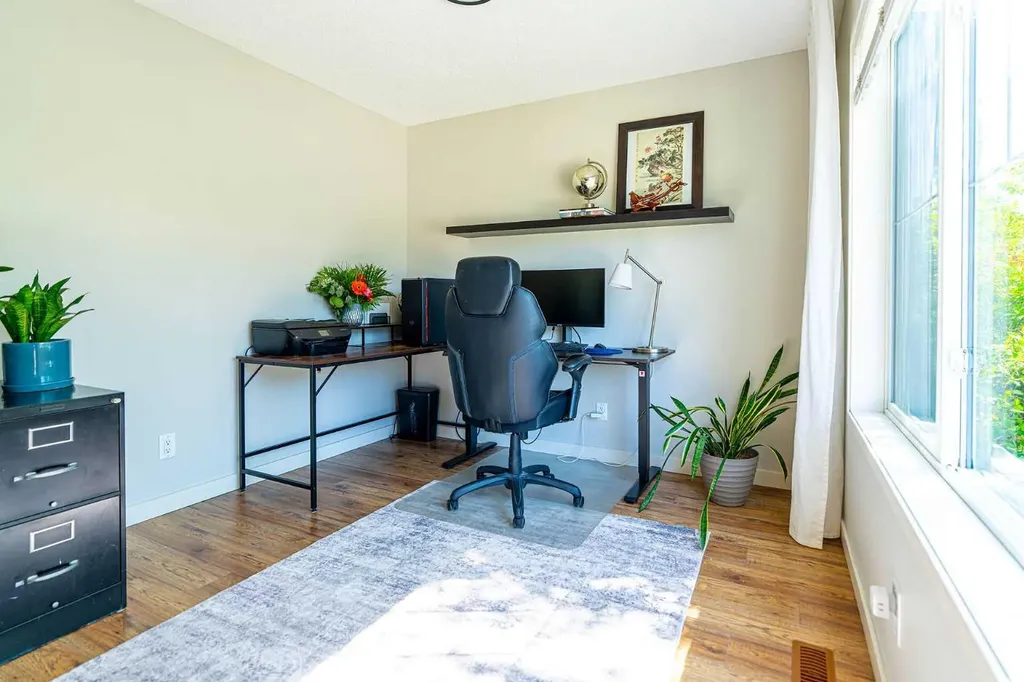 24 Copperpond Road SE Calgary AB T2Z 0L7