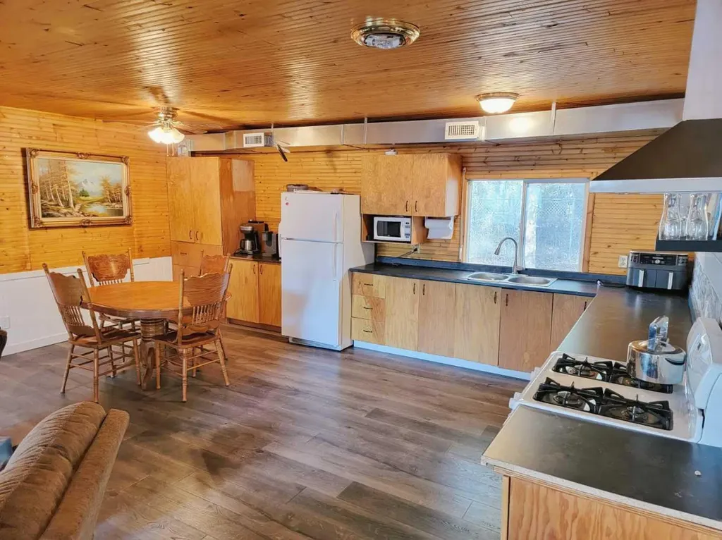 3252 Lake View Drive Calling Lake AB T0H 0G0