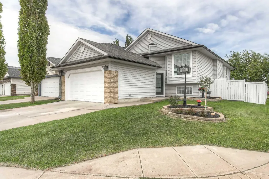 81 Coventry Circle NE Calgary AB T3K 4Y8