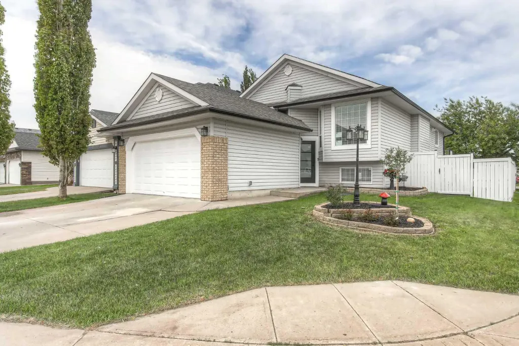 81 Coventry Circle NE Calgary AB T3K 4Y8
