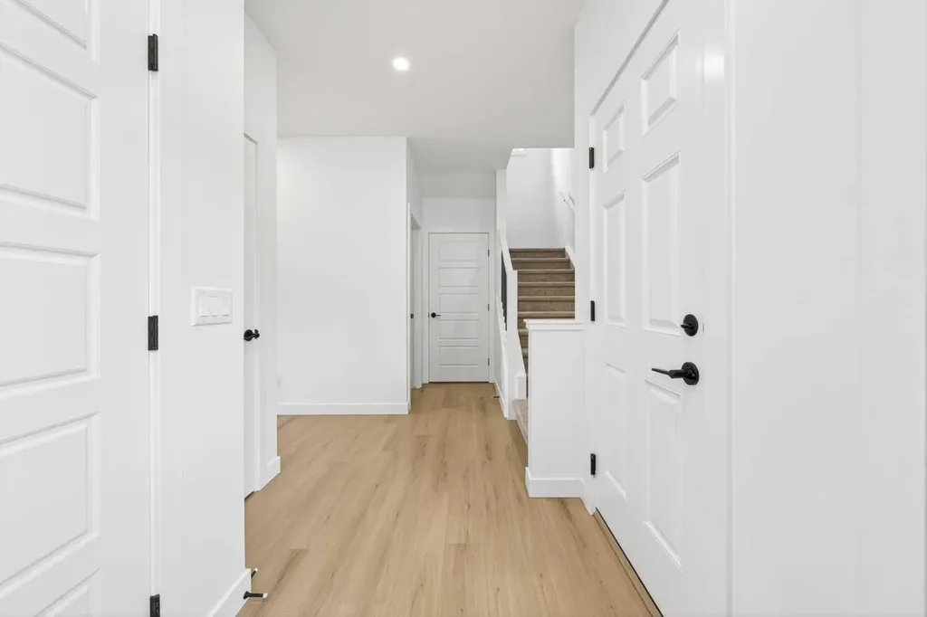 264 Edith Place NW Calgary AB T3R 2E1