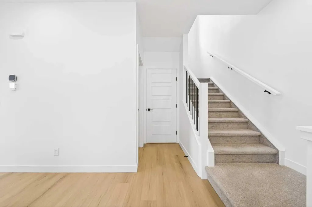 264 Edith Place NW Calgary AB T3R 2E1