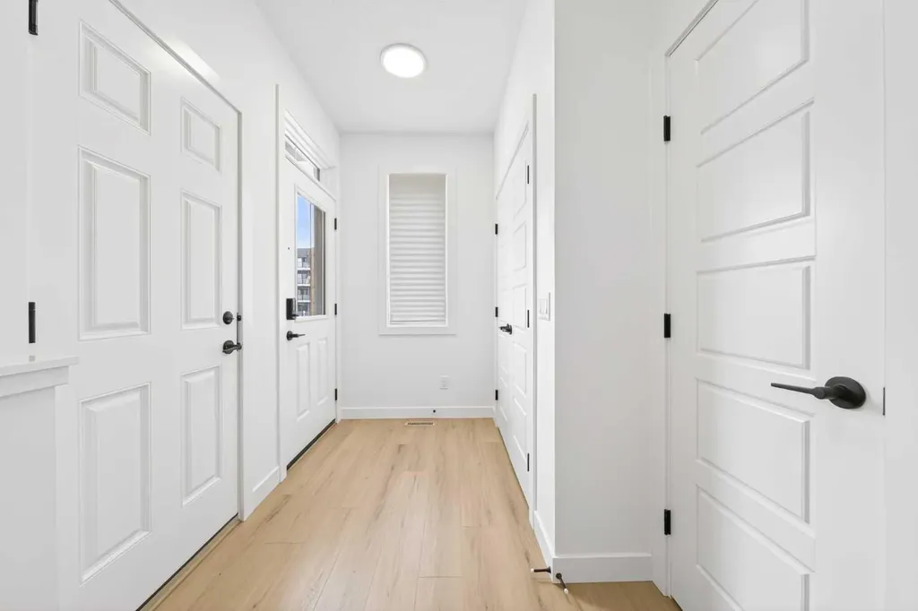 264 Edith Place NW Calgary AB T3R 2E1