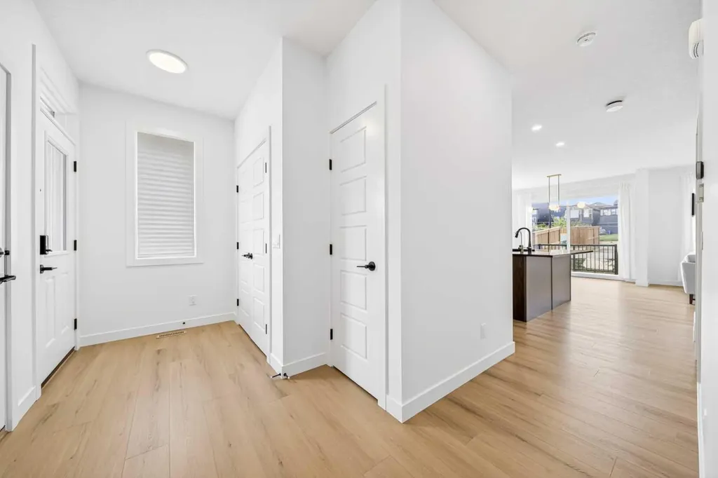 264 Edith Place NW Calgary AB T3R 2E1