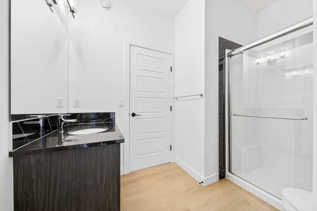 264 Edith Place NW Calgary AB T3R 2E1